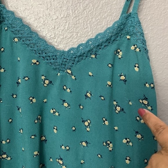 American Eagle Outfitters Small Green floral crop top - Picture 5 of 11